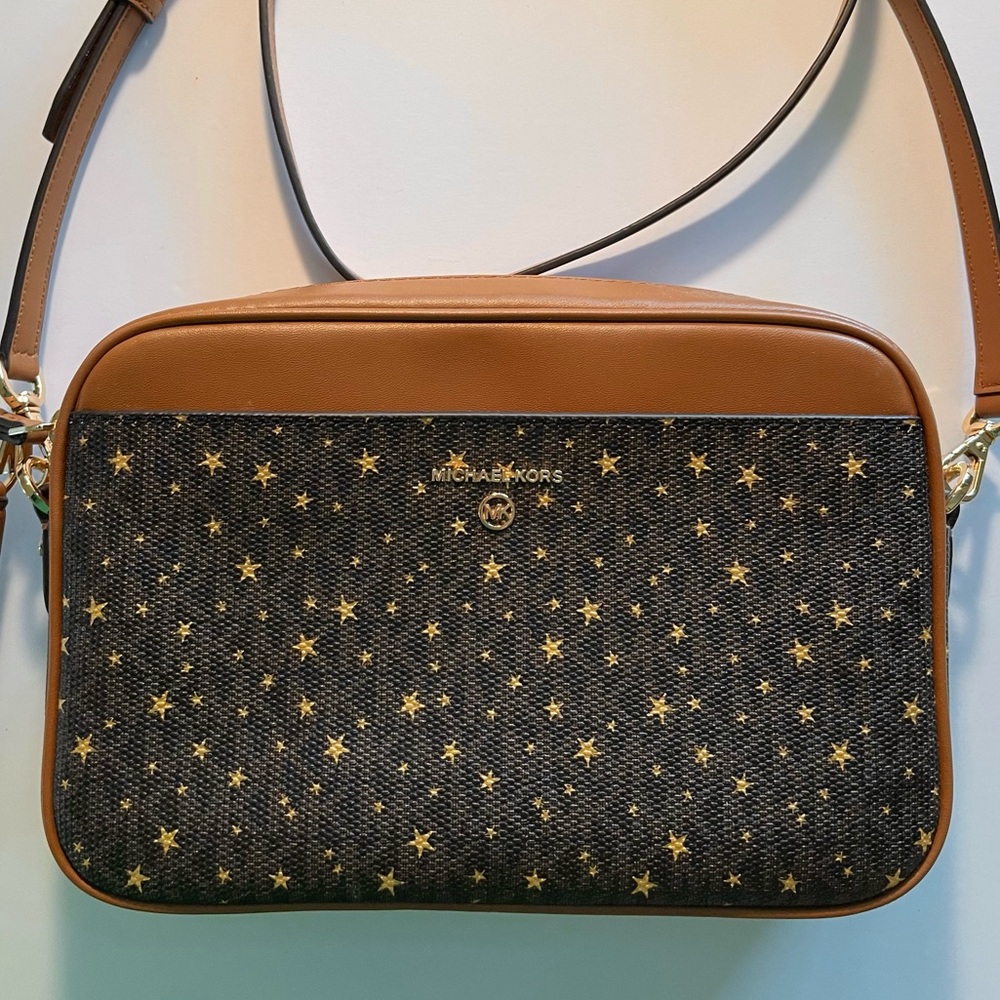 The MICHAEL Michael Kors® Jet Set Charm Large East West Camera Crossbody